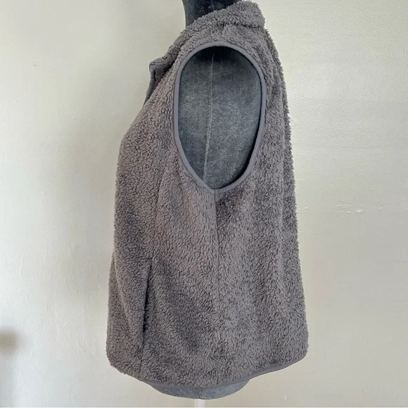 Cozy Gray Sherpa Vest - Picture 2 of 6